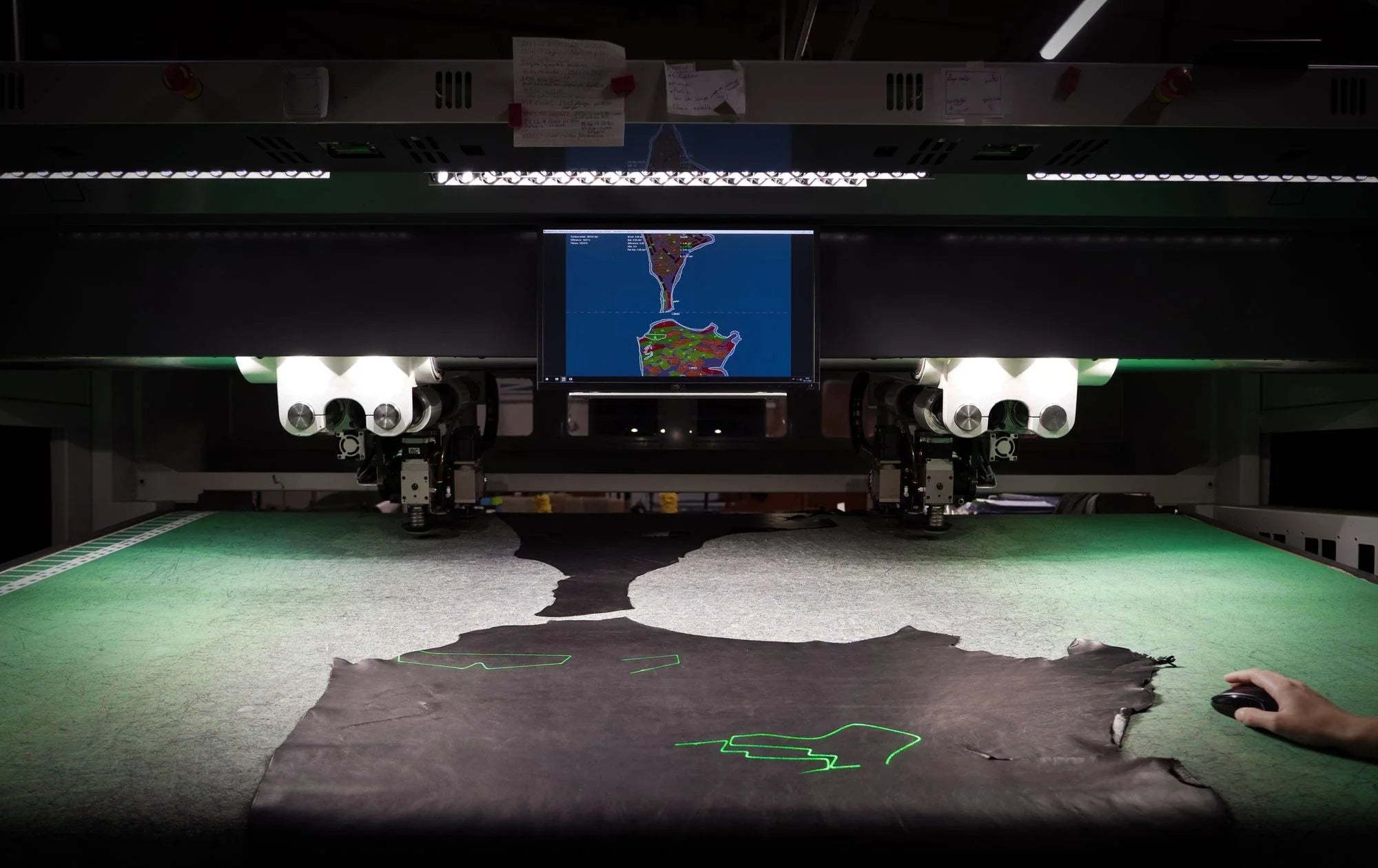 Machine CNC vue spectaculaire — Ateliers EliSola Puyoô